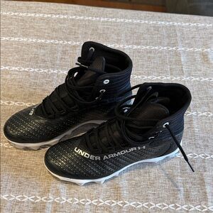 Under Armour Kids Black and White Football Cleats Size 7